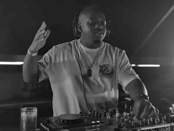 Mr JazziQ & DJ Jaivane – Spirit Fest Amapiano Mix (LeeMcKrazy One Man Show) Mposa.Co.Za
